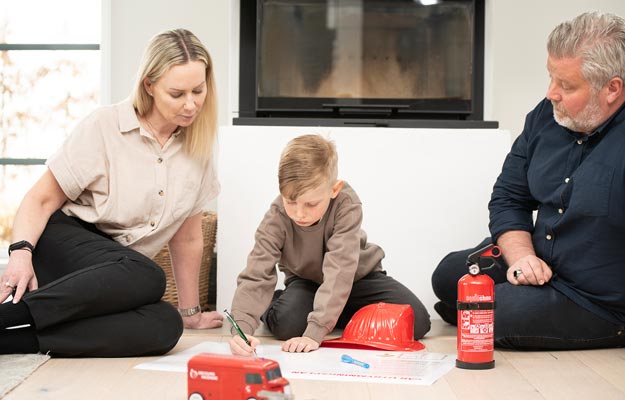 Familjen pratar om brandövning Familjen pratar om brandövning
